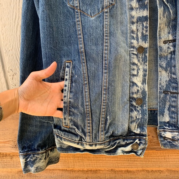 Levi’s classic vintage oversized cotton acid washed denim blue jean jacket - Picture 6 of 15